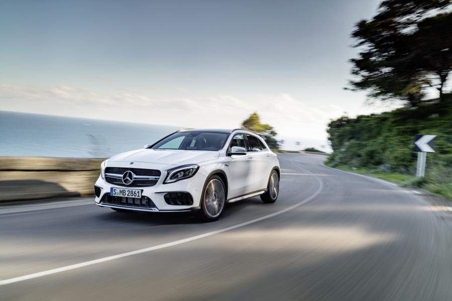  Mercedes-AMG GLA45 4Matic 2017 года  (WW) (фото 3 из 40)